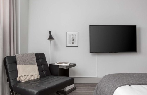 Central West End Apartment | FRONTDESK Sleek Studio Apt near BJC Hospital