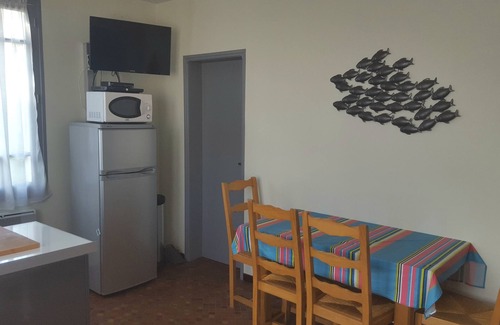 Mimizan Apartment | Fully-equipped apartment with separate garden, 500m from beaches, forest and shops.