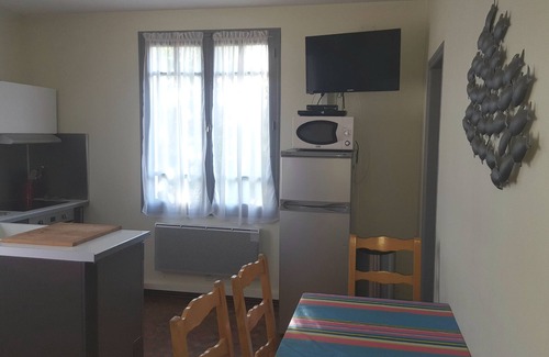 Mimizan Apartment | Fully-equipped apartment with separate garden, 500m from beaches, forest and shops.