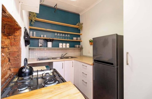 Bo'Kaap House | Funky Pet Friendly, 2-bedroom Escape, Bo-kaap