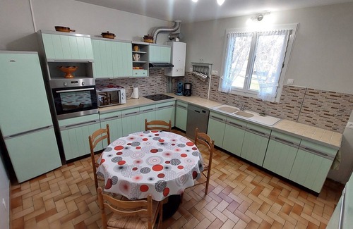 Saint-Pierre-du-Palais House | Gîte Classé Avec Étang de Pêche