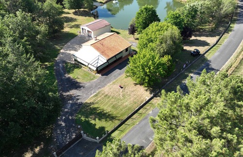 Saint-Pierre-du-Palais House | Gîte Classé Avec Étang de Pêche