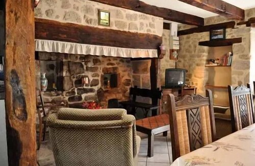 Marcillac-la-Croisille Villa | Gîte de France in Marcillac la Croisille 3 ears - Gîte de France 8 people