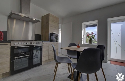 Peronnas House | Gîte de la Forêt de Seillon