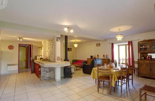 La Terrasse-sur-Dorlay House | Gîte rustique proche Saint-Étienne, idéal familles, animaux admis - FR-1-496-72