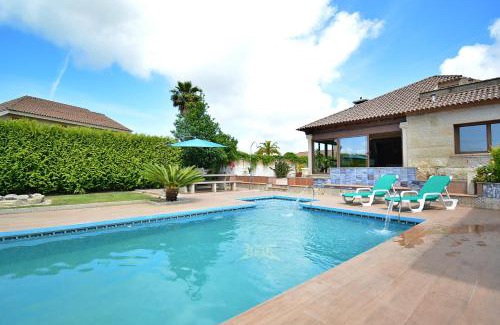 Carracido Villa | GALIHOST - Villa Marianina