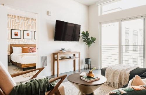 Highland House | Gallery Retreat - Skyline Views - Zuni Lofts