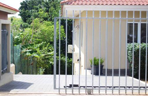 Jan Thiel Apartment | Gamay Souterrain Apartment, near beach in Curaçao