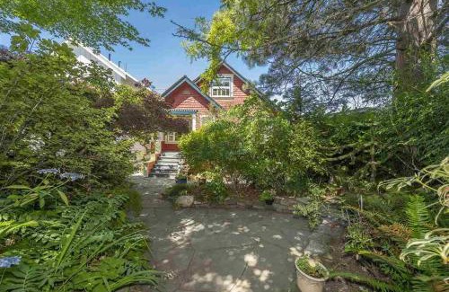 Hastings Apartment | Garden suite on Trinity St