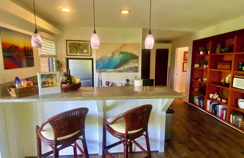 Kailua-Kona Cottage | Gated Tropical Retreat in Kailua Kona Hawai’i, five minutes from the ocean.