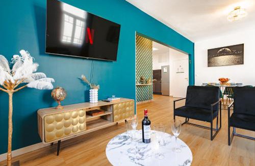 Saintes Apartment | Gatsby - Appartement rénové élégant, Hypercentre Saintes, Calme, Fibre, TV 4K, Netflix