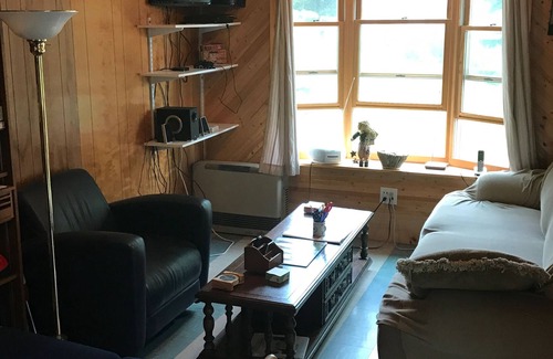 Gilmanton Cottage | Get Away From the Hustle and Bustle by Relaxing at the Lake ! 3 Bedroom Ranch