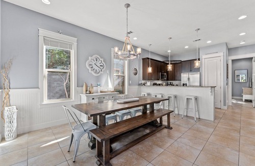 Gulf Place Cottage | Get away to the beach & 30A Gulf Place dining! Heated community pool! nn