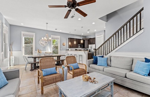 Gulf Place Cottage | Get away to the beach & 30A Gulf Place dining! Heated community pool! nn