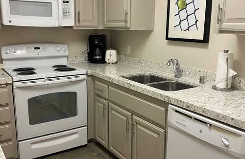 Historic Tennis Club Apartment | GetAways at Palm Springs Tennis Club