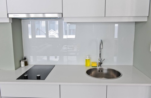 Santo Antonio Apartment | Gin o Clock in Lisbon - by Misha s Place 3A