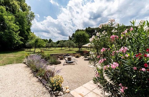 Saint-Didier Cottage | Gîte 4* Le Vallon du Barbaras -in the countryside and in the heart of the village of Saint-Didier