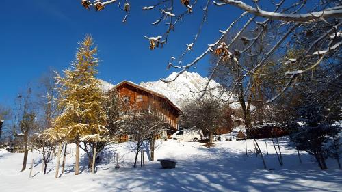 Saint-Martin-de-la-Porte House | Gite Du Chalet Barnabas Relais