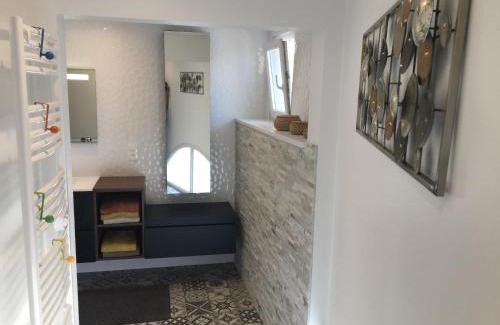 Colombe-le-Sec Apartment | GITE FLEURS DE VIGNES