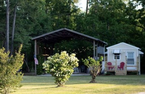 Swansboro Cottage | “Glamping” cute tiny cottage with huge outside area to hang out by the fire pit
