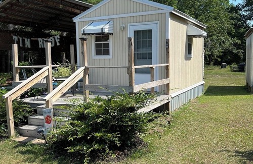 Swansboro Cottage | “Glamping” cute tiny cottage with huge outside area to hang out by the fire pit