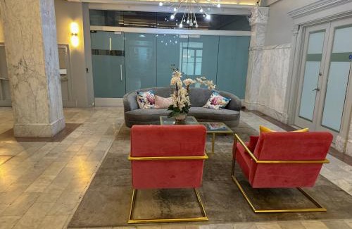 Downtown Baltimore Apartment | Glorestays