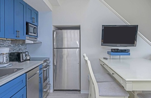 Napeague Apartment | Glorious Top Floor Unit w/Loft + Heated Pool