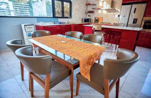 Kokrobite House | Gold Shore Villa 3-bedroom house with WiFi and AC in Kokrobite on the Beach
