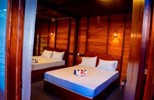 Uppuveli Hotel | Golden Beach Hotel & Restaurant