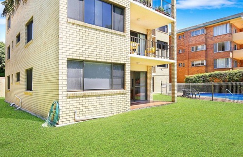 Golden Beach Apartment | Golden Shores Unit 1, 21 Landsborough Parade