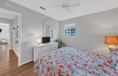 Miramar Beach Cottage | Golf Course 93d 3 Bedroom Condo by Redawning