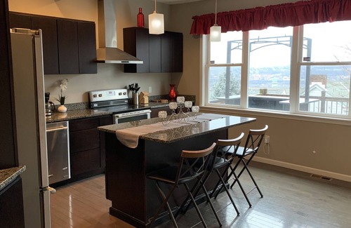 South Side Slopes House | Gorgeous 3 BR Home w/ Breathtaking View