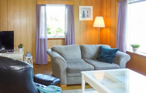 Tysnes House | Gorgeous Home In Reksteren With Kitchen