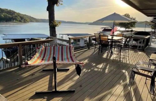 Sunrise Beach House | GORGEOUS LAKE FRONT 3BR Entire Home with Private Dock & Pet Friendly!