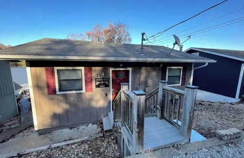 Sunrise Beach House | GORGEOUS LAKE FRONT 3BR Entire Home with Private Dock & Pet Friendly!