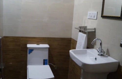 Jabalpur Hotel | Goroomgo Pankaj Palace Jabalpur