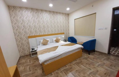 Jabalpur Hotel | Goroomgo Pankaj Palace Jabalpur