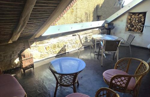 Saint-Lothain House | Grand appartement 3 étoiles avec terrasse dans maison vigneronne 18éme siècle