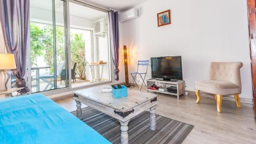St Gilles-les-Bains Apartment | Grand T1 avec terrasse à 5min des plages et 400m de St Gilles Les Bains