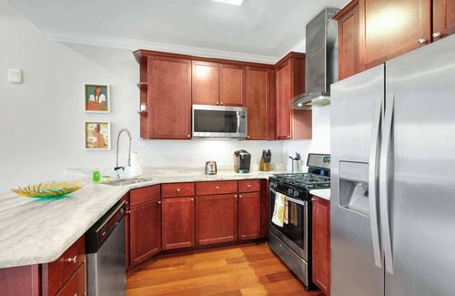 Olde Kensington Apartment | Great Studio with Pool & Fitness Center Access