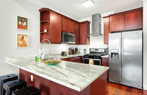 Olde Kensington Apartment | Great Studio with Pool & Fitness Center Access