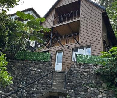 Kvariati House | Green Azure - მწვანე ლაჟვარდი