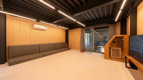 Gwangju House | gwangju chez pompom dokchae poolvilla