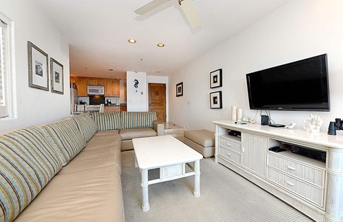 Avalon Condo | H178: 2Bd Villa, Full Ocean Views, Golf Cart, 1 step