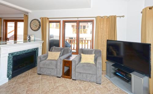 Avalon House | H1782 - Hamilton Cove Villa 17-82