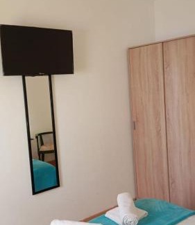 Jaen House | Habitación con baño privado a 8 min a pie de la Catedral en zona de aparcamiento gratuito