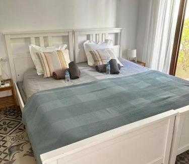 En Corts House | Habitación doble en Ruzafa con baño privado