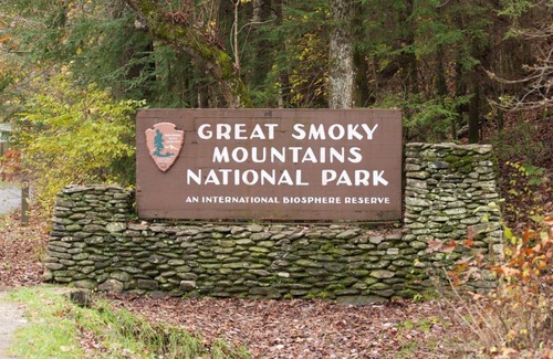 Gatlinburg - Pigeon Forge House | Haleywood Hollow, FREE Attraction tickets for each paid day, Arcade, WIFI!