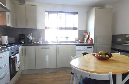 Gosport Cottage | Harbour View 4 - an apartment that sleeps 8 guests in 4 bedrooms