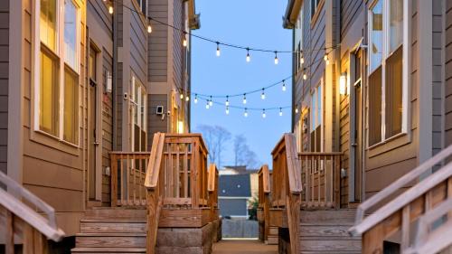 Chestnut Hill House | Hart Suite Buyout 1 by AvantStay Two Town House Buyout w Modern Amenities in Nashville